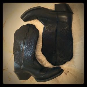 Ariat black cowboy women’s 👢 boots size 8!!